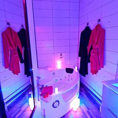Luxe Sauna Privatif Et Grand Bain Jacuzzi A Deux A Biscarosse Plage Pour Nuit Romantique Avec Decoration Led Et Bougies Biscarrosse Zewnętrze zdjęcie