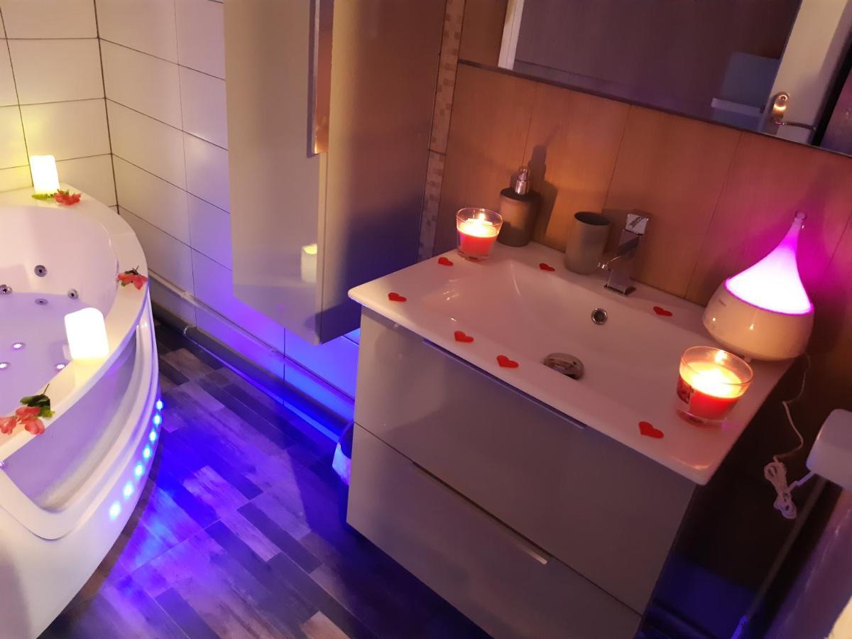 Luxe Sauna Privatif Et Grand Bain Jacuzzi A Deux A Biscarosse Plage Pour Nuit Romantique Avec Decoration Led Et Bougies Biscarrosse Zewnętrze zdjęcie
