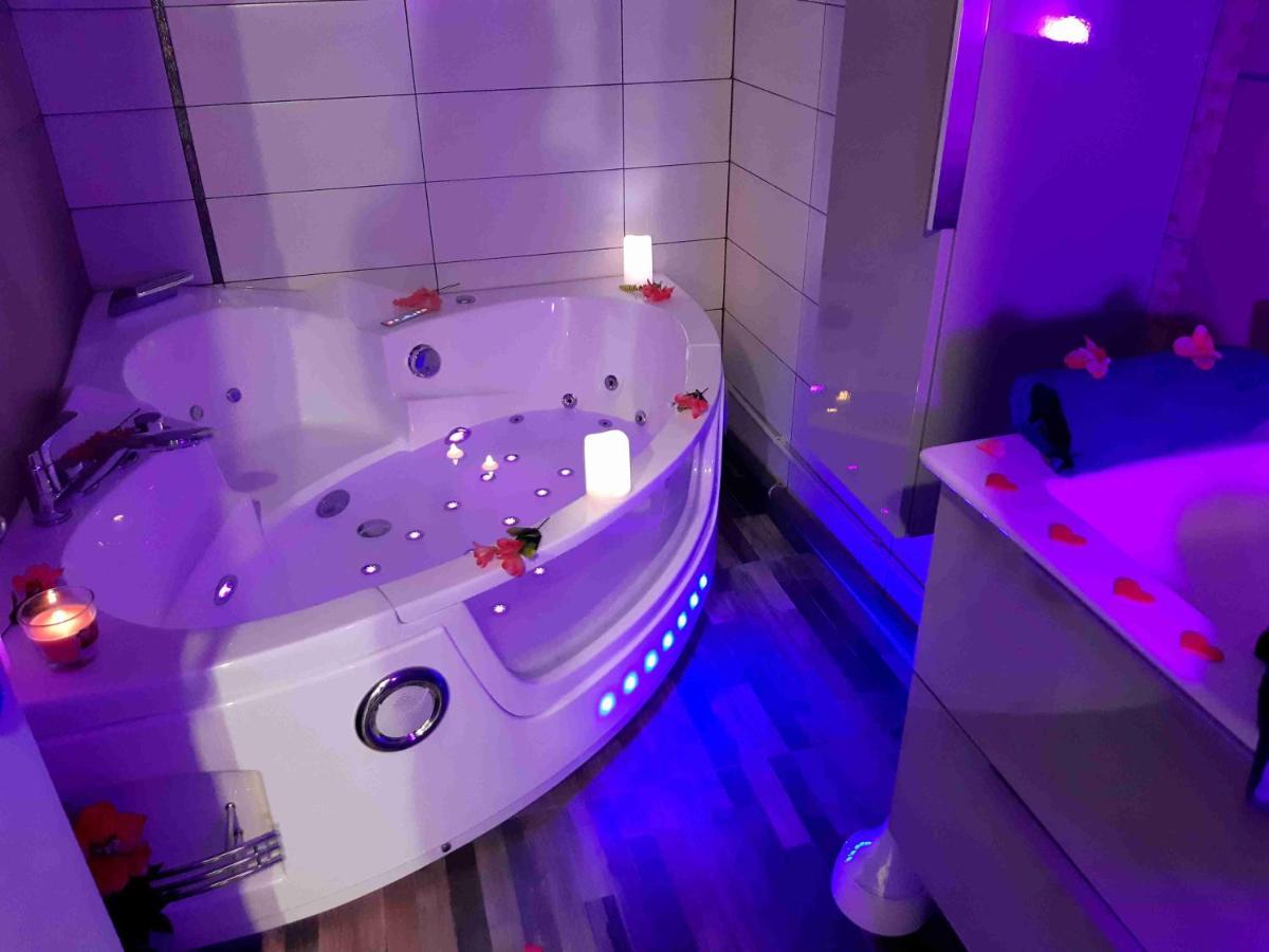 Luxe Sauna Privatif Et Grand Bain Jacuzzi A Deux A Biscarosse Plage Pour Nuit Romantique Avec Decoration Led Et Bougies Biscarrosse Zewnętrze zdjęcie